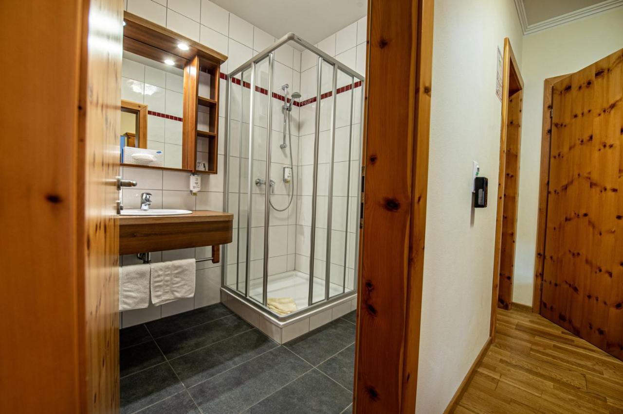 Hotel Raunig باد كلينكيرشهايم المظهر الخارجي الصورة